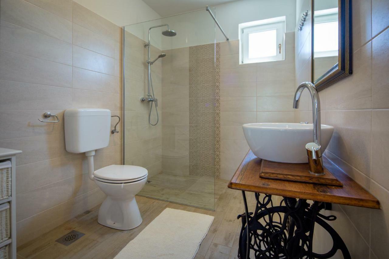 Appartamento House Jozefina With Pool Rovigno Esterno foto